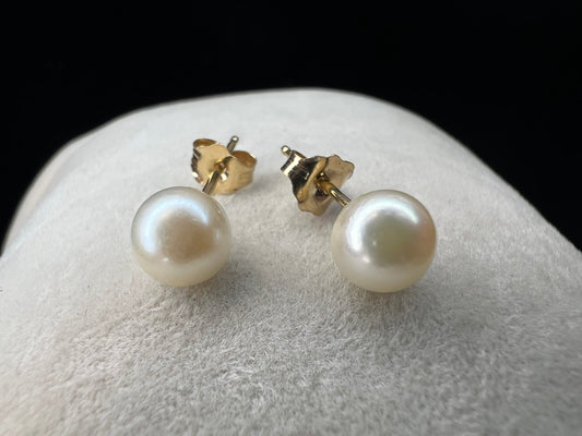 Indulge in this classic pair of pearl earrings with 14 karat gold studs and backings. They are perfect for any occasion.