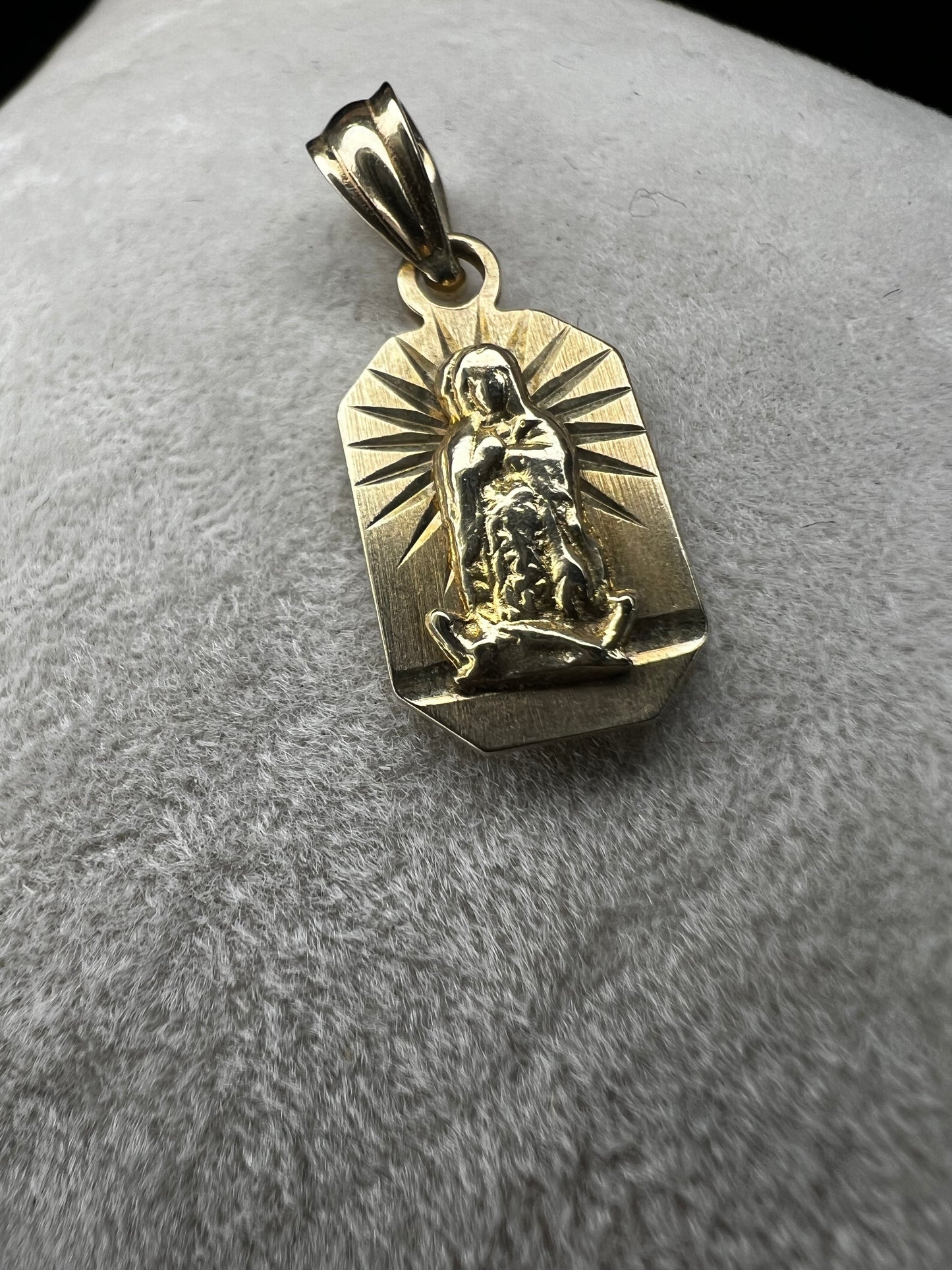 Add a touch of elegance to your outfit with our Virgin Mary pendant. Expertly crafted from 14 karat gold, this piece will allow you to hold your faith near you.