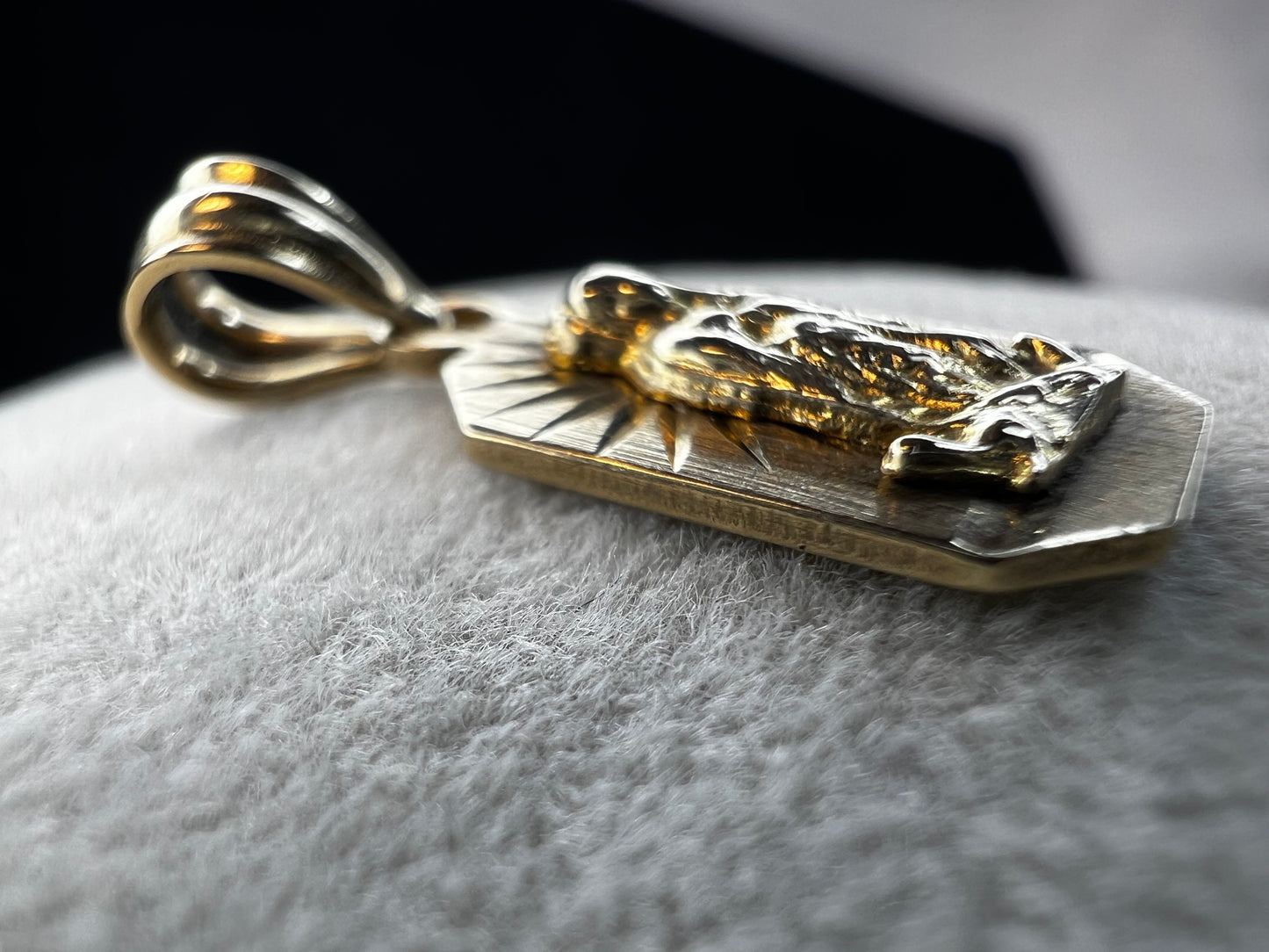 Add a touch of elegance to your outfit with our Virgin Mary pendant. Expertly crafted from 14 karat gold, this piece will allow you to hold your faith near you.