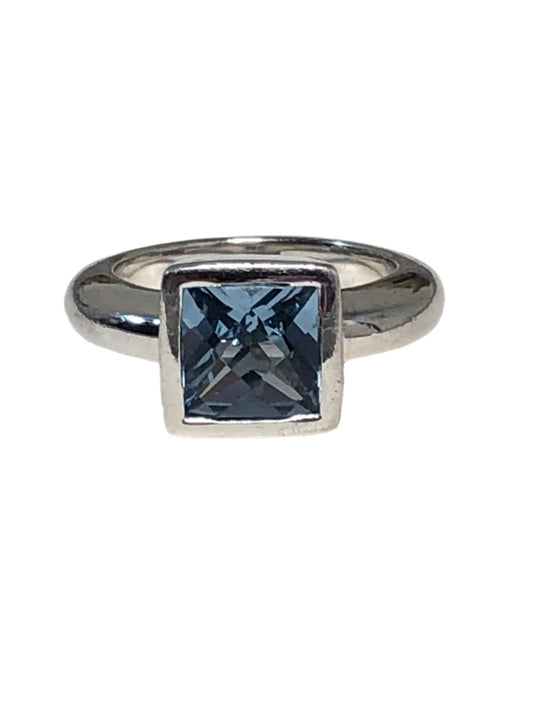 This beautiful sterling silver ring boasts a faceted blue topaz, cut with precision for a gorgeous finish.