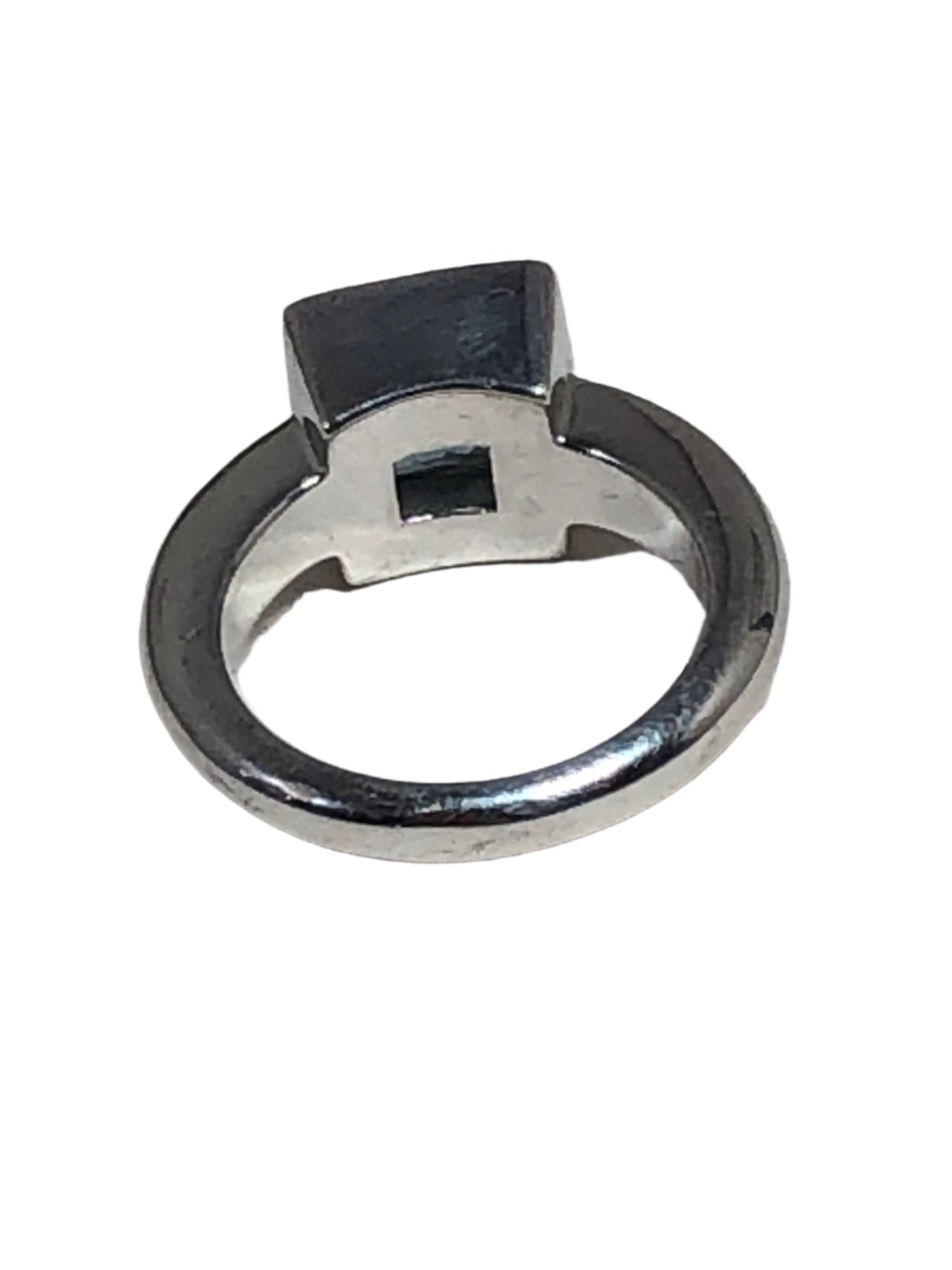 This beautiful sterling silver ring boasts a faceted blue topaz, cut with precision for a gorgeous finish.