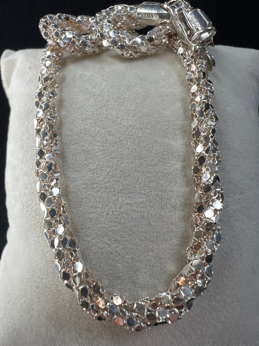 From La Dea Bendata, this beautiful sterling silver necklace will look stunning with any outfit.