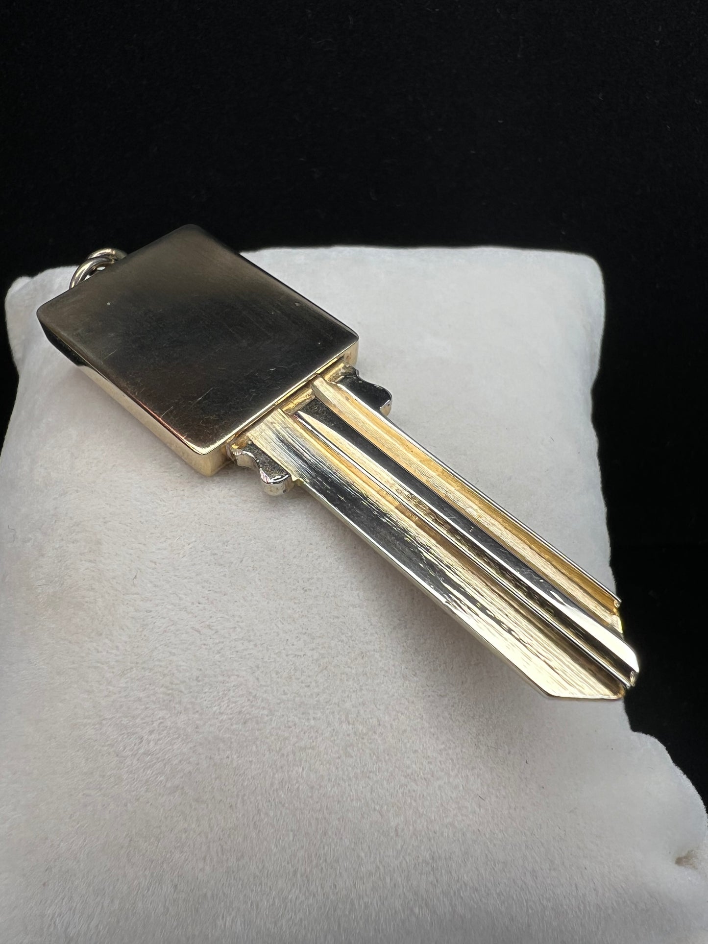 Here is a unique pendant for the car enthusiast. Made from sterling silver with a gold overlay, this is a good looking pendant.