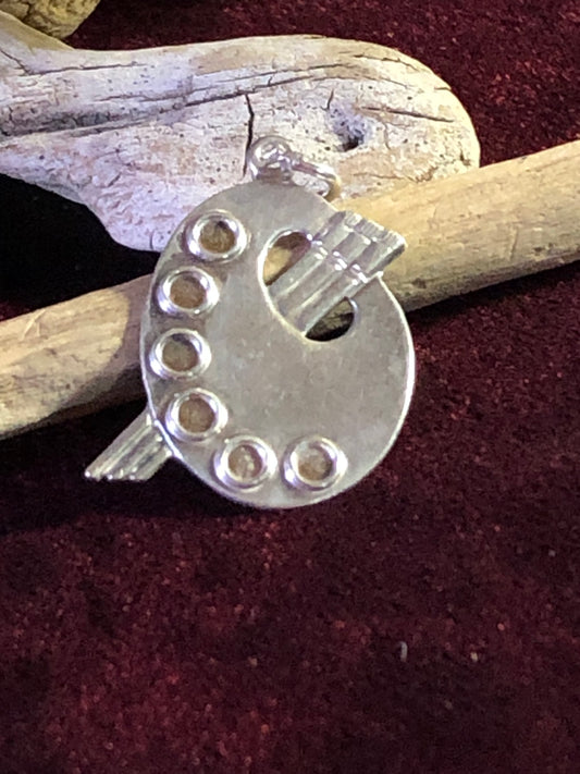 This sterling silver charm is crafted as a paint palette, making it perfect for an artist who knows their way around a blank canvas. Its total length is approximately 7/8" and, at its widest, is 5/8". Total weight: 2.4 grams.