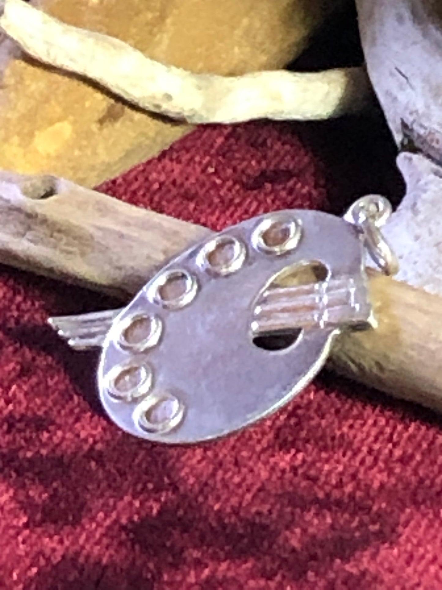 This sterling silver charm is crafted as a paint palette, making it perfect for an artist who knows their way around a blank canvas. Its total length is approximately 7/8" and, at its widest, is 5/8". Total weight: 2.4 grams.