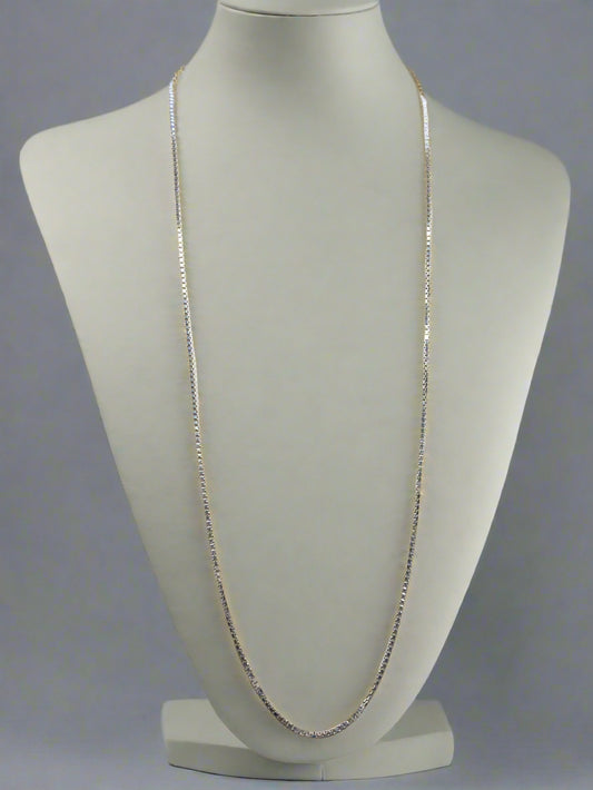 This sterling silver necklace features a box-chain style. Its dainty yet sturdy design makes this piece a great accessory for a variety of outfits.