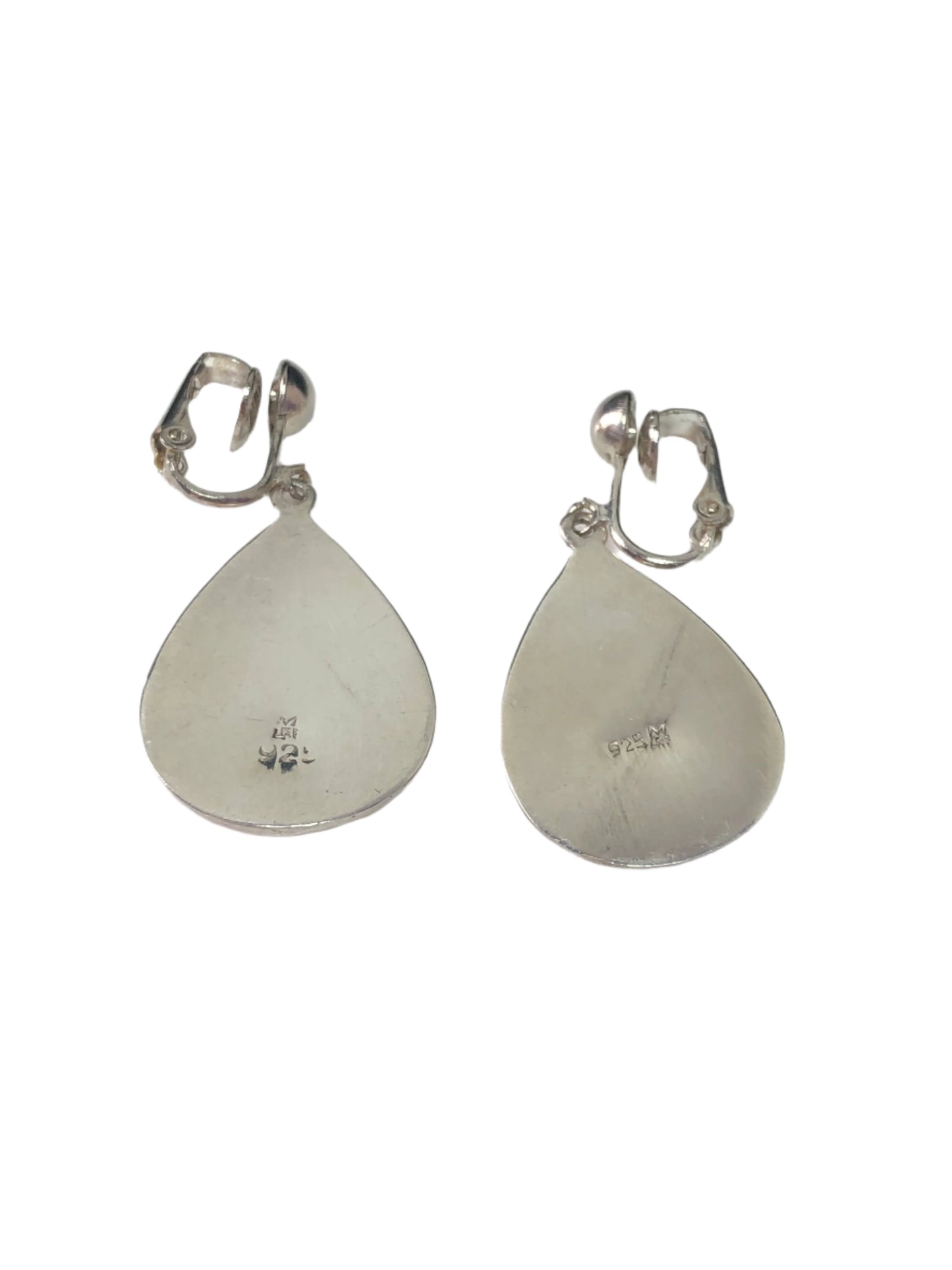 Indulge in sophistication with these vintage sterling silver tear drop earrings. They feature a unique design as well as screw-back closures, which means you don't need pierced ears to wear them.