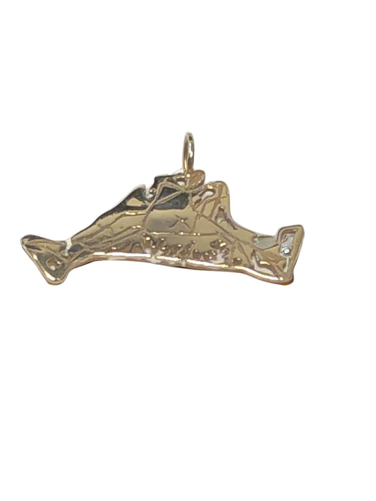 Expertly crafted from 14 karat gold, this Martha's Vineyard map pendant boasts intricate details and a radiant shine.