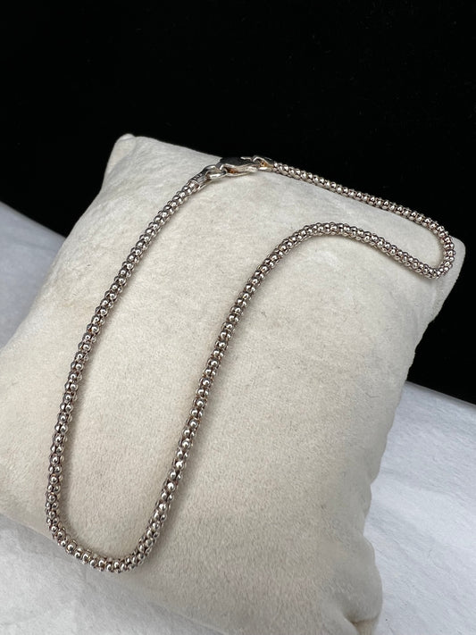 Jazz up your look with this sterling silver bracelet. It features popcorn links, making it a perfect way to add some pop to your outfit. Made in Italy.