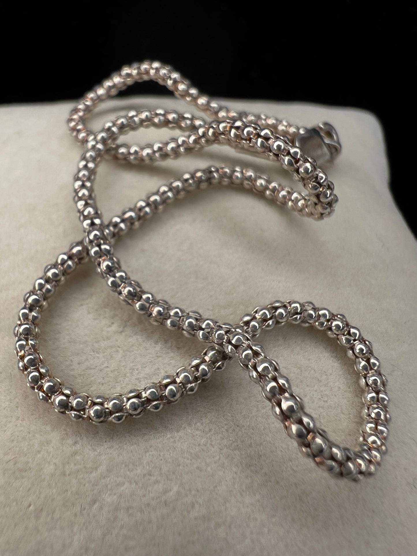 Jazz up your look with this sterling silver bracelet. It features popcorn links, making it a perfect way to add some pop to your outfit. Made in Italy.