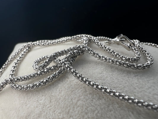 Add a touch of playfulness to your day with this petite sterling silver necklace. It features a popcorn link.