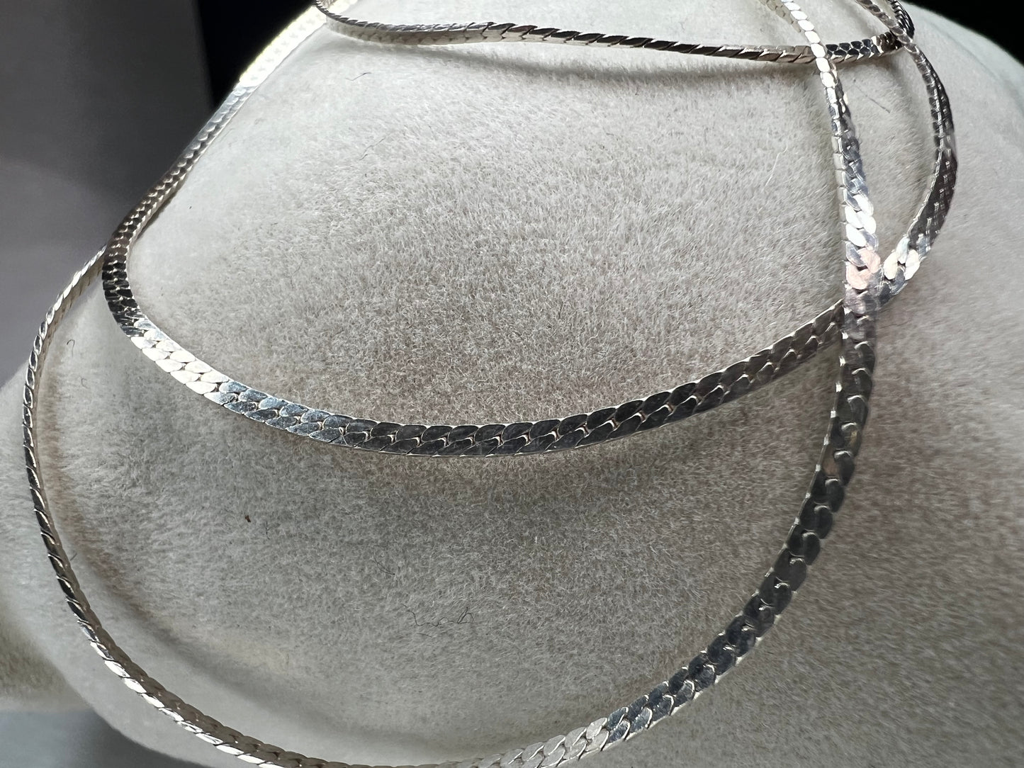 Put some sparkle in your day with this classic herringbone necklace. Made of sterling silver, this piece can be worn alone, or you can add a pendant to it for a different look.