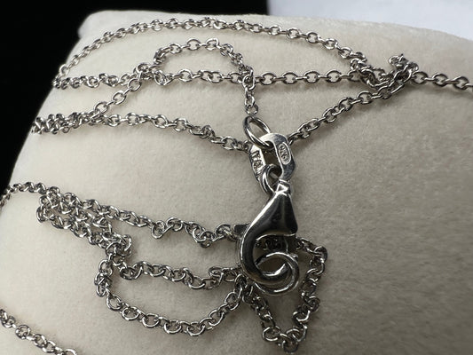 This petite sterling silver chain necklace features a classic cable link. It's perfect on its own, or you can pair it with a pendant for a more personal touch. Made in Italy.