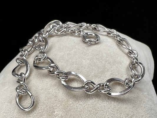 Complement your outfit with this sterling silver bracelet. It features a nice link for a different look.