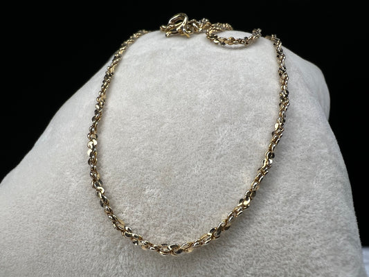 This is a solid chain built to last, yet it maintains a delicate look. It will work with both casual and dressy outfits.