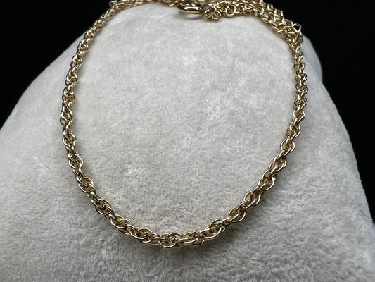 Elevate your look with our petite gold filled chain. Crafted to exude elegance, this dainty chain adds a touch of sophistication to any outfit. Perfect for everyday wear or for special occasions.