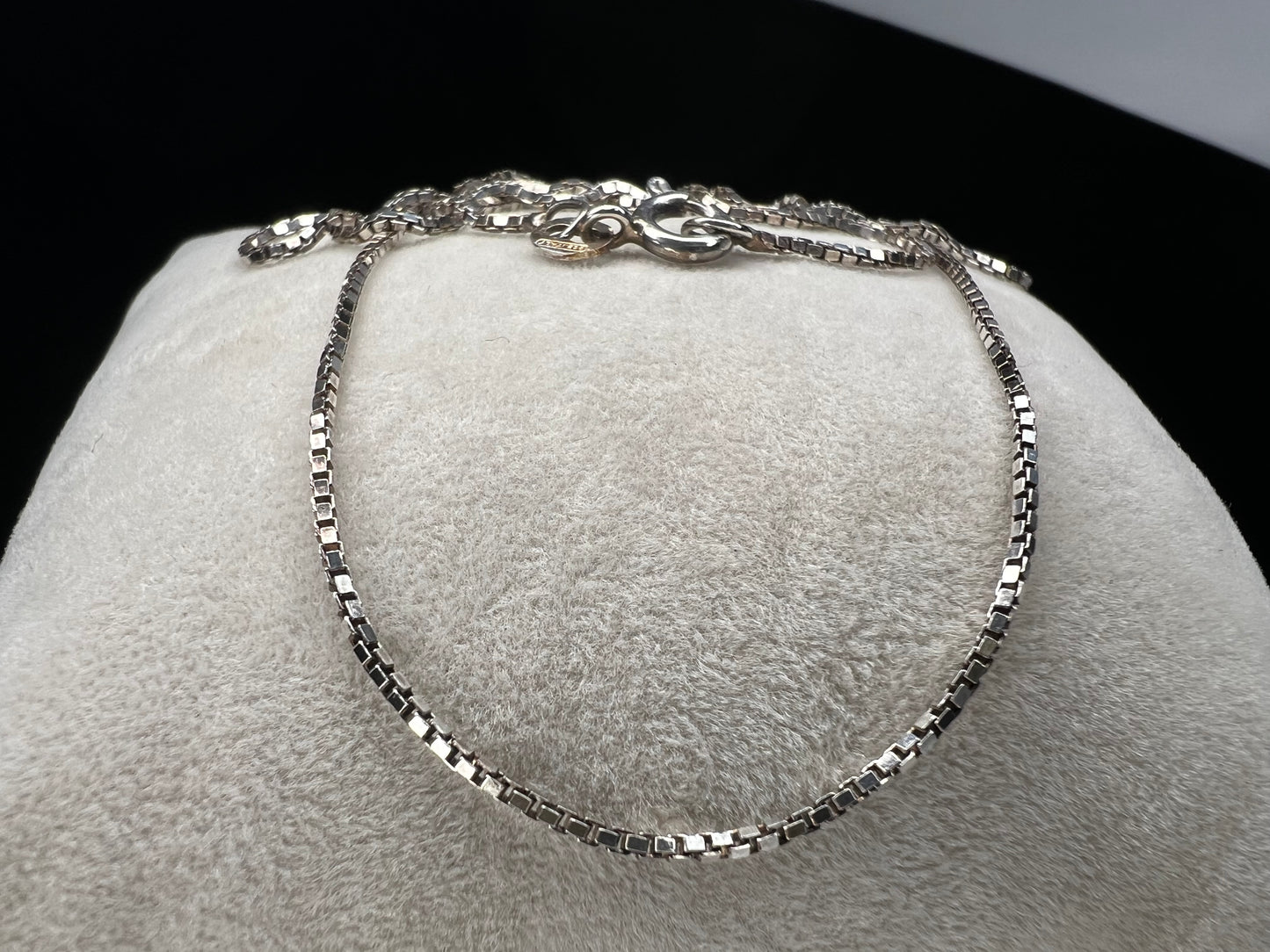 Add a gentle touch of elegance to your outfit with this sterling silver box chain necklace. Wear it alone or pair it with a pendant. Made in Italy.