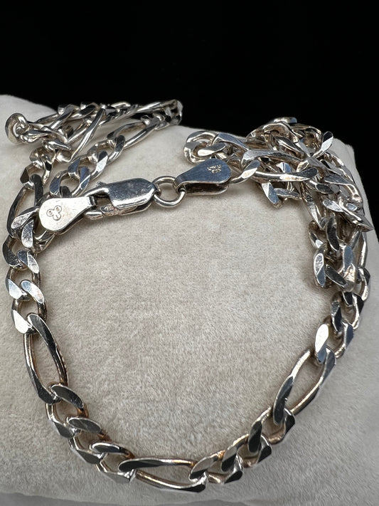 For a classy and classic look, add this vintage figaro chain to your outfit. Wear it alone or pair it with a pendant, small or large.