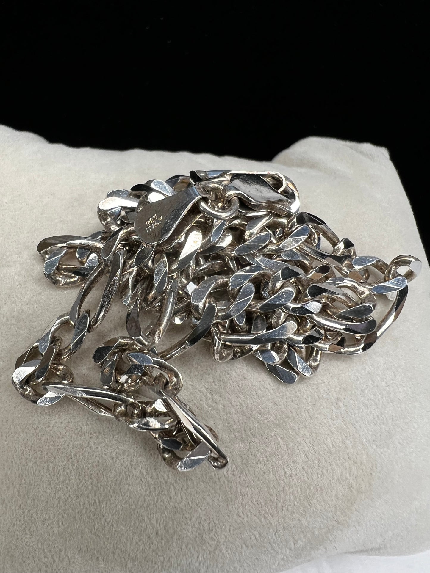 For a classy and classic look, add this vintage figaro chain to your outfit. Wear it alone or pair it with a pendant, small or large.