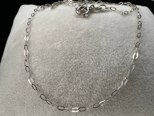 This petite sterling silver chain is sure to add a touch of elegance to your outfit. It is signed SVR.
