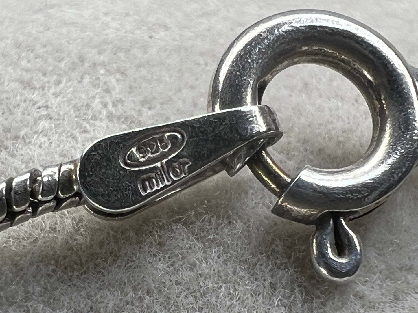 Indulge in our sterling silver chain necklace made by Milor. Whether you wear it alone or pair it with a pendant, this piece will make a great addition to your outfit. Made in Italy.