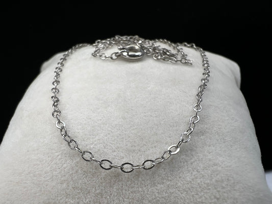 This petite sterling silver chain will add some shine and elegance to your outfit.