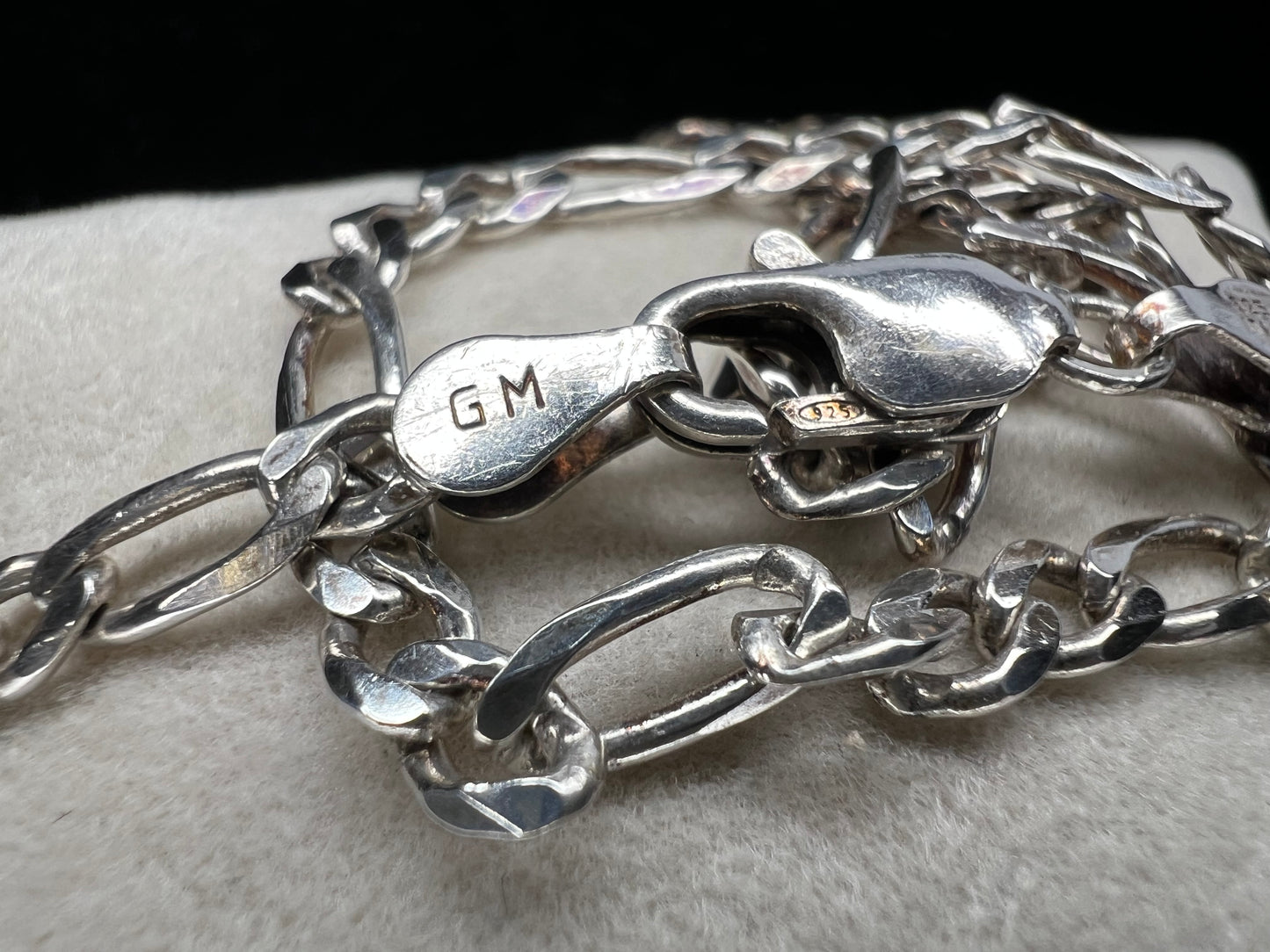 Upgrade your style with our Italian figaro chain necklace. Made of sterling silver with a generous length, it's perfect for adding sophistication to any outfit. Made in Italy.