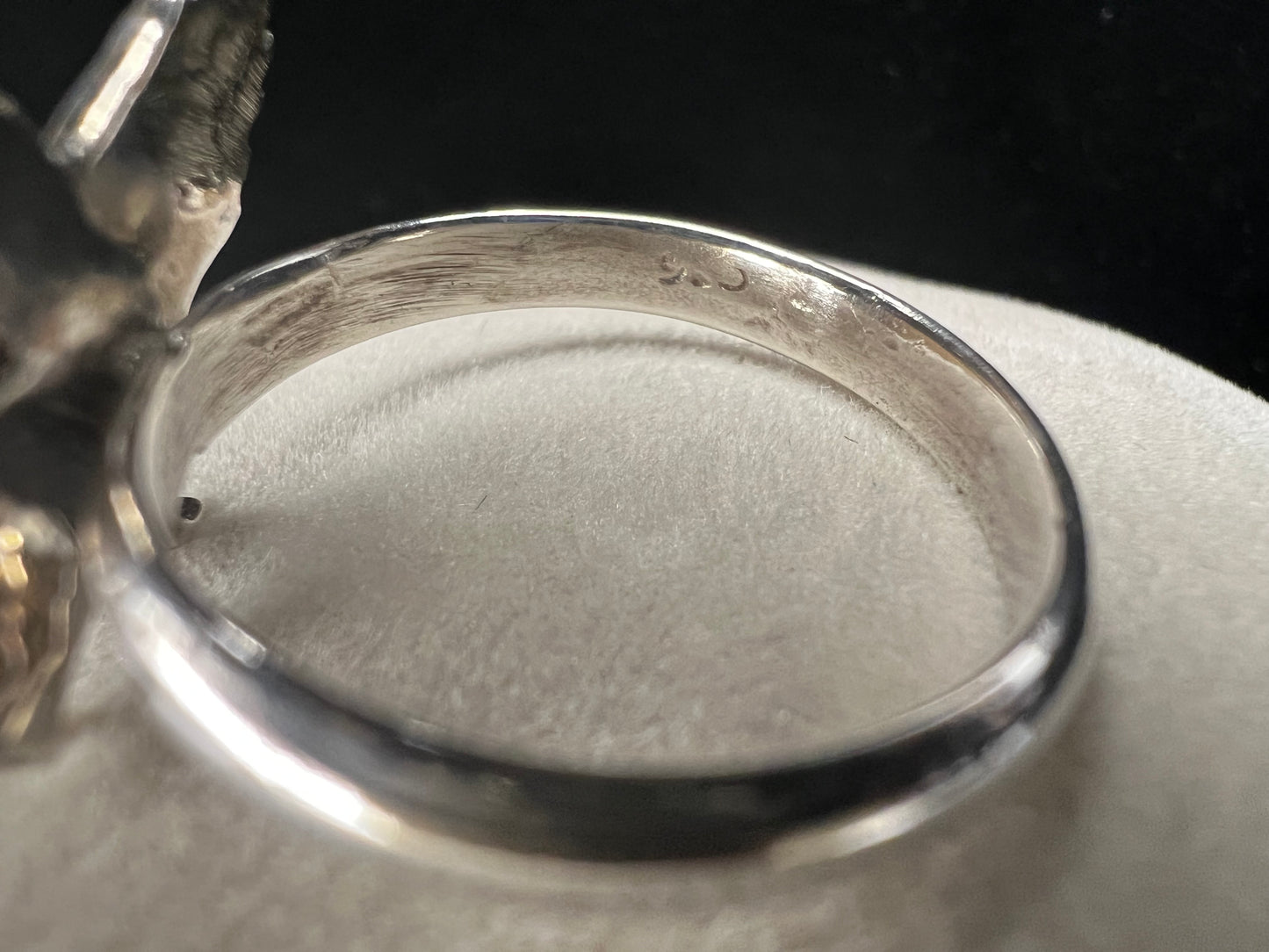 Upgrade your jewelry collection with this stunning sterling silver ring. Crafted with intricate detail, it features a swooping bird of prey in action.