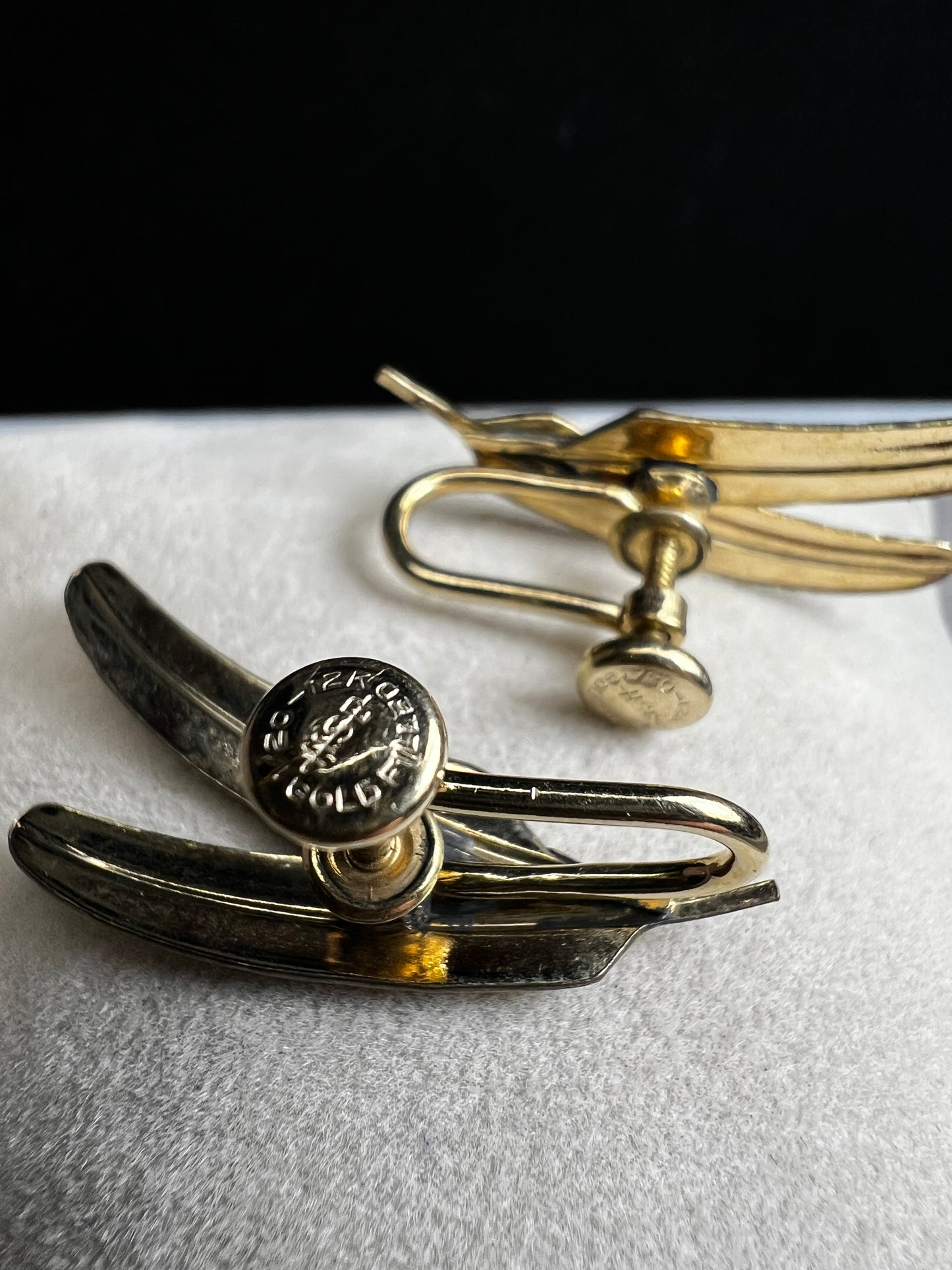 These vintage gold-filled earrings each feature two detailed feathers, offering a unique touch to your style.
