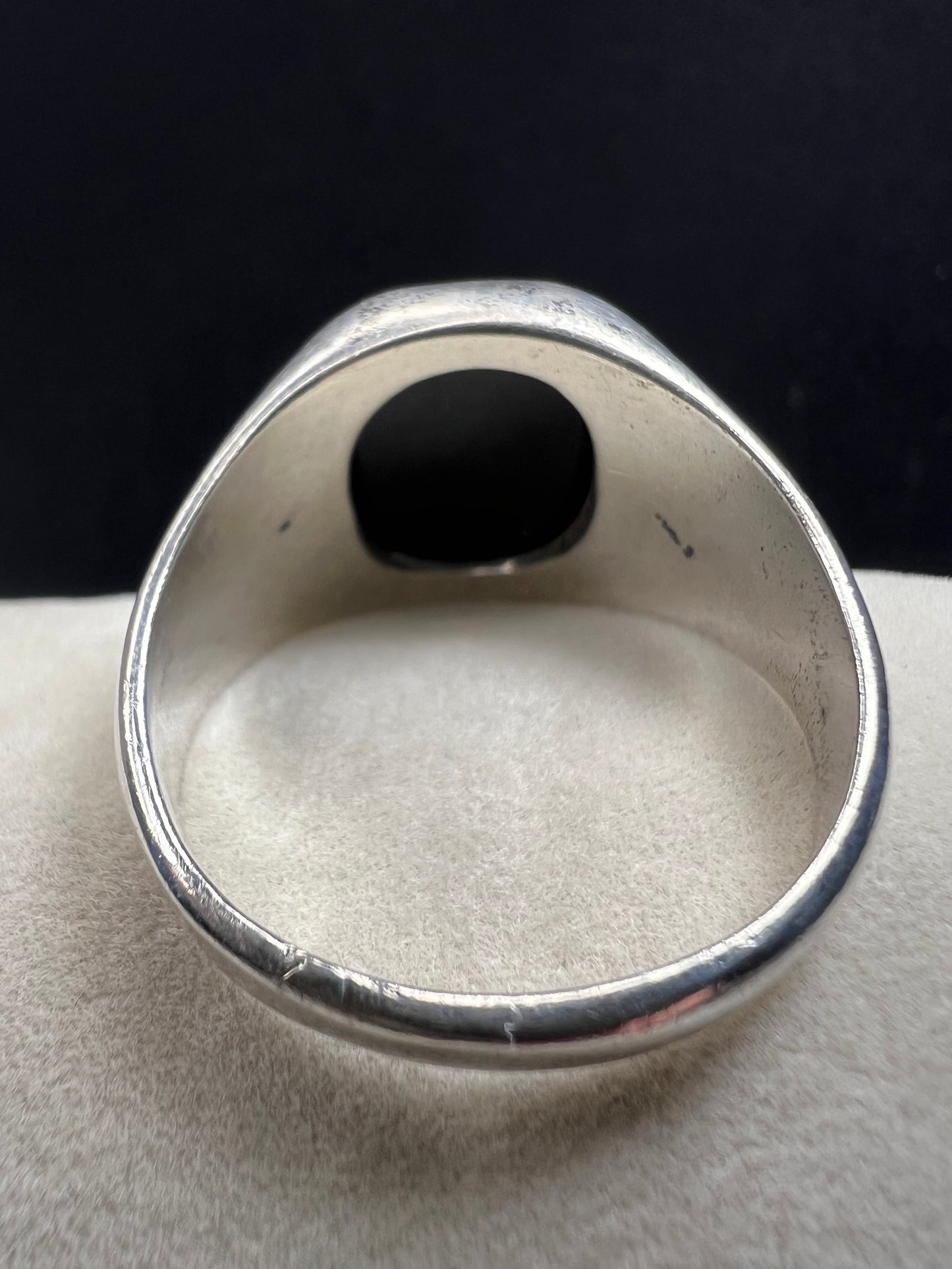 This vintage Avon ring combines sterling silver craftsmanship with a bold onyx centerpiece, designed to make a distinctive statement. Sized at 12.5, its unisex design suits both men and women seeking a timeless accessory with elegant presence.