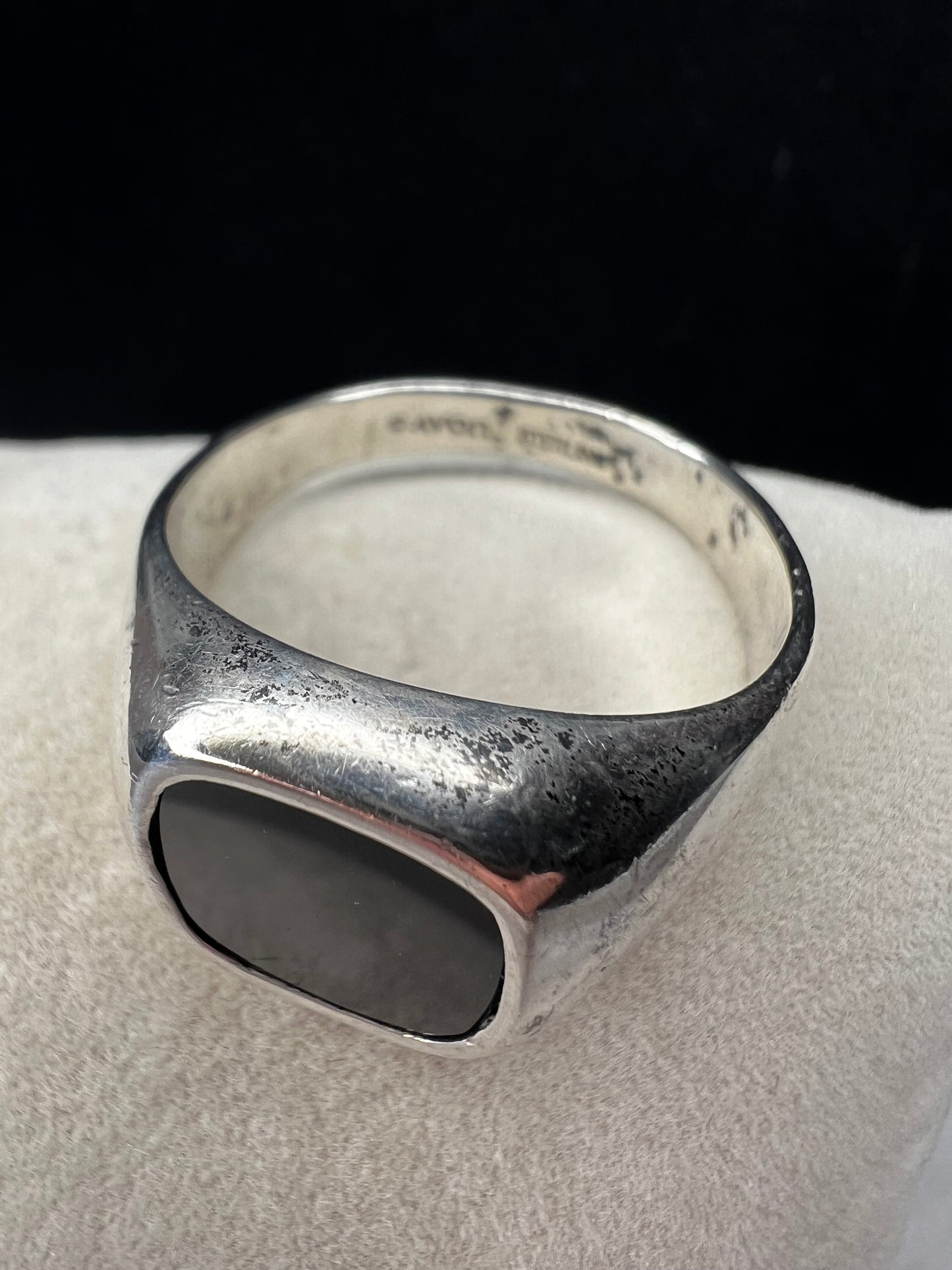 This vintage Avon ring combines sterling silver craftsmanship with a bold onyx centerpiece, designed to make a distinctive statement. Sized at 12.5, its unisex design suits both men and women seeking a timeless accessory with elegant presence.