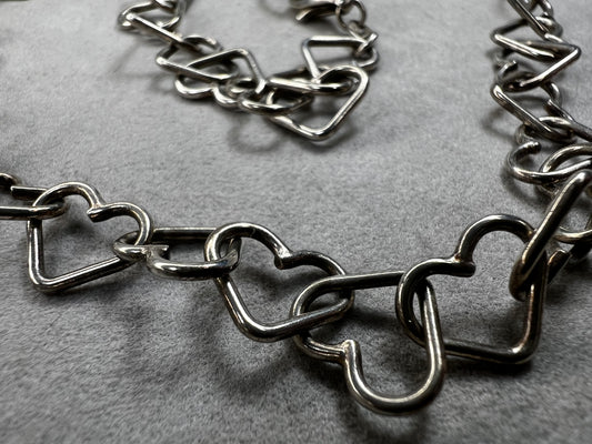 This 18" sterling silver necklace by Milor Italy showcases distinctive heart-shaped links, blending craftsmanship with elegant design. The unique link pattern is perfect for expressing personal style.