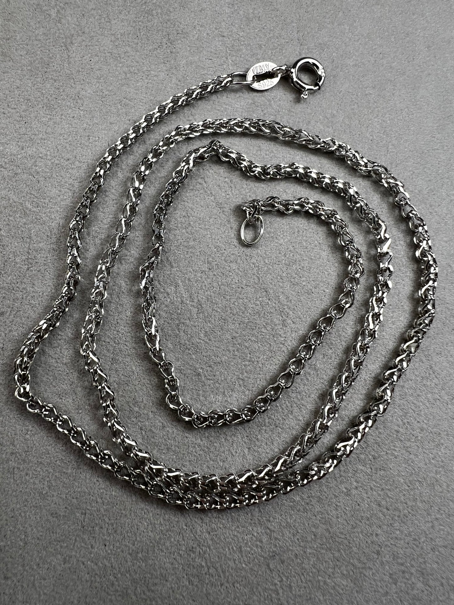 This Italian-crafted sterling silver chain features links engineered to securely support pendants while maintaining elegant durability. It offers versatile wearability, making it an ideal choice for both everyday use and special occasions.
