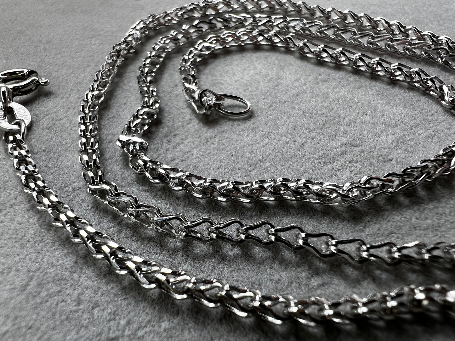 This Italian-crafted sterling silver chain features links engineered to securely support pendants while maintaining elegant durability. It offers versatile wearability, making it an ideal choice for both everyday use and special occasions.