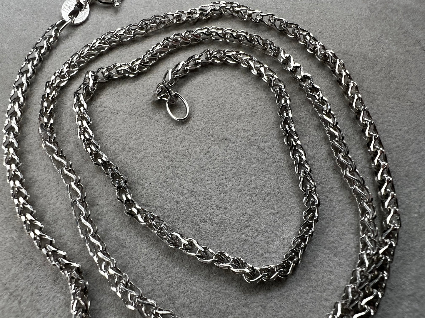 This Italian-crafted sterling silver chain features links engineered to securely support pendants while maintaining elegant durability. It offers versatile wearability, making it an ideal choice for both everyday use and special occasions.