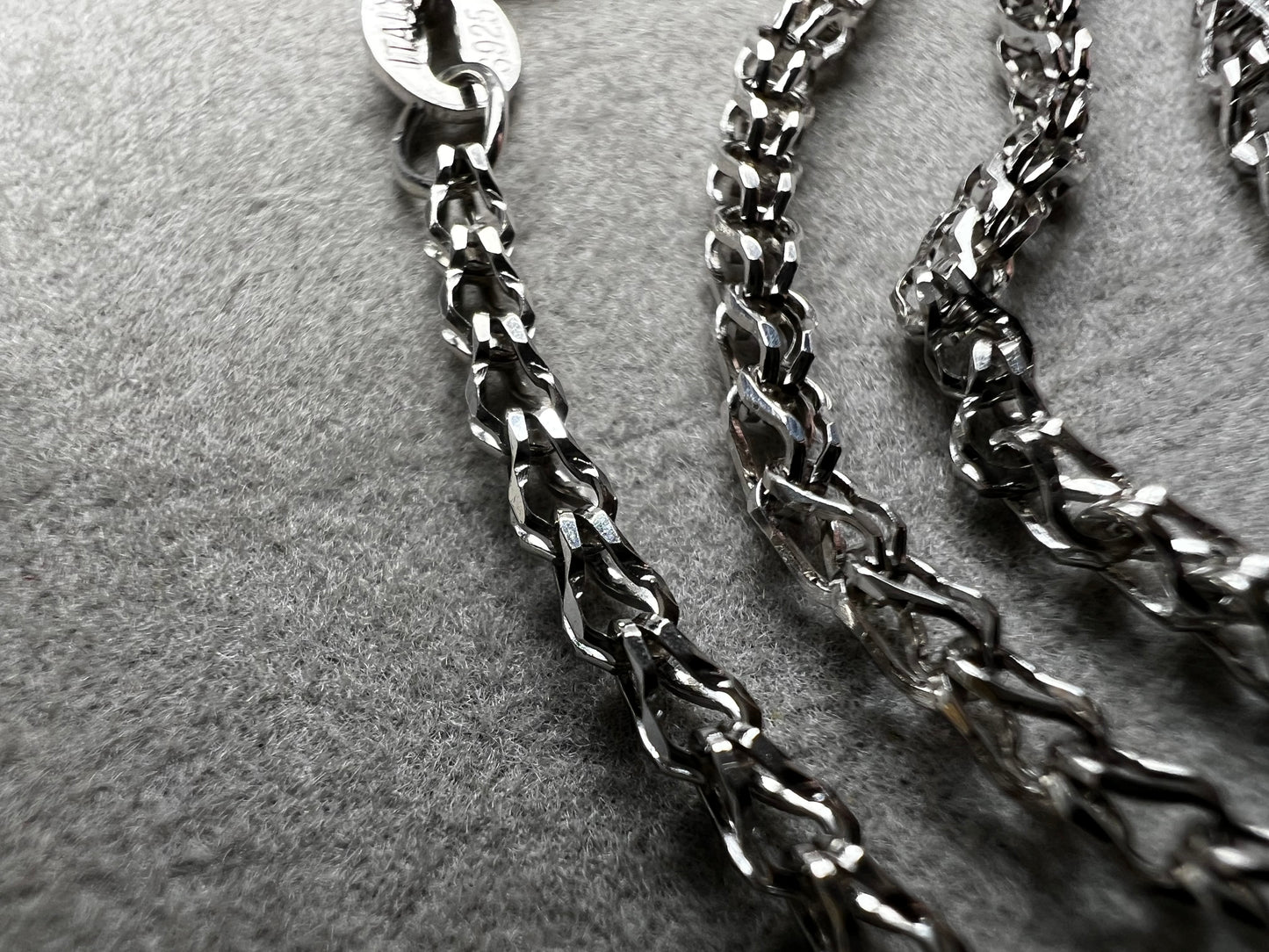 This Italian-crafted sterling silver chain features links engineered to securely support pendants while maintaining elegant durability. It offers versatile wearability, making it an ideal choice for both everyday use and special occasions.