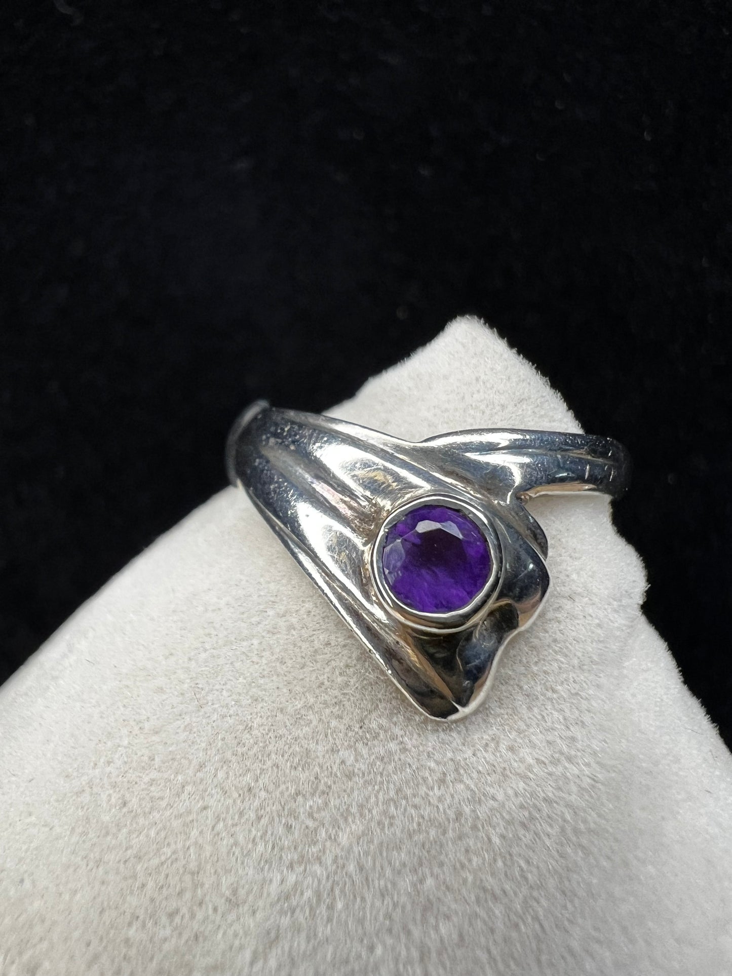 Add some individuality to your outfit with this sterling silver ring. Its unique design features an amethyst front and center.