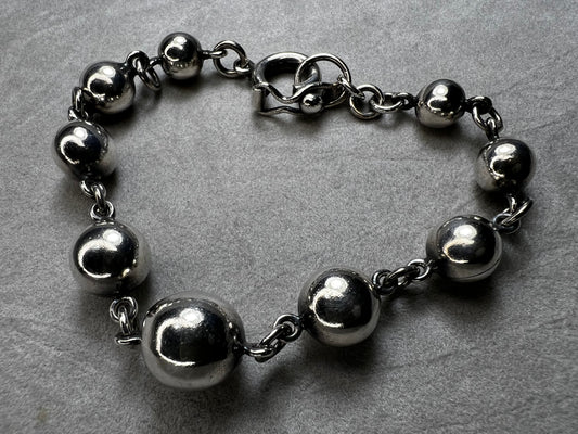 Crafted from 950 fine silver, this vintage ball and link bracelet features a secure locking clasp, reflecting the careful attention to detail during its creation. Its timeless design and durable construction make it a lasting addition that you can treasure and wear with confidence every day.