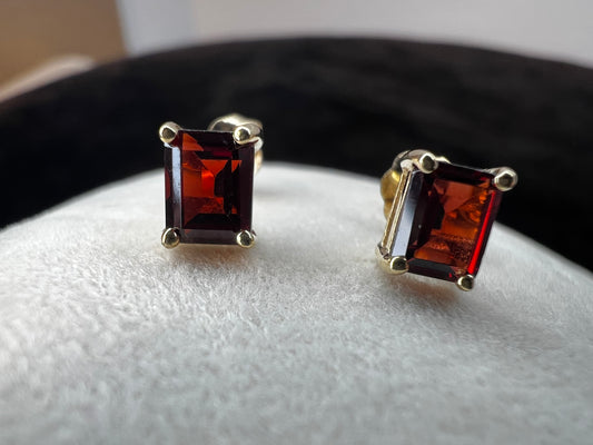 Crafted from 10 karat gold, these earrings feature lovely garnets. They will add a subtle touch of luxury to any outfit.
