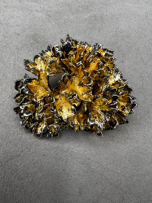 This is an elegant mid-century Flora Danica parsley brooch handcrafted in sterling silver with a warm gold-wash finish. It's a timeless accessory perfect for collectors of vintage Scandinavian jewelry or anyone who appreciates fine craftsmanship and nature-inspired design. Signed Eggert Denmark.