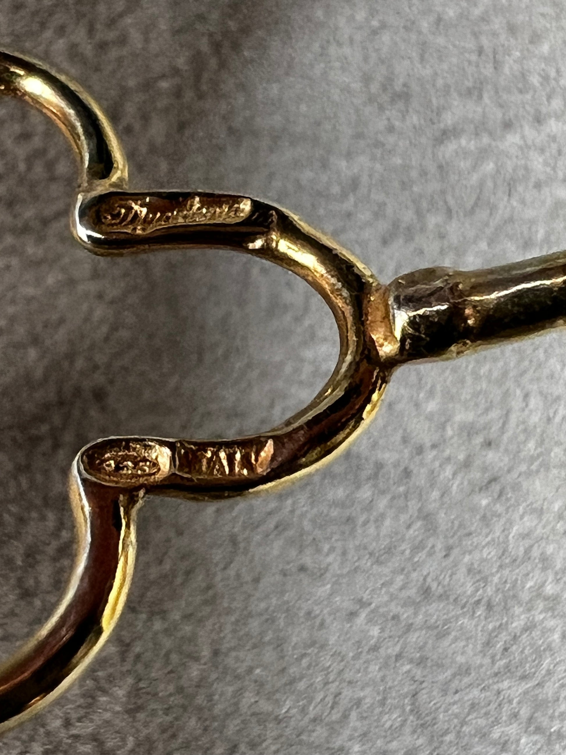 Crafted in authentic sterling silver (.925) and finished with a warm gold tone, this petite piece features an exquisite Alhambra-inspired motif that adds sophisticated charm to any wrist.