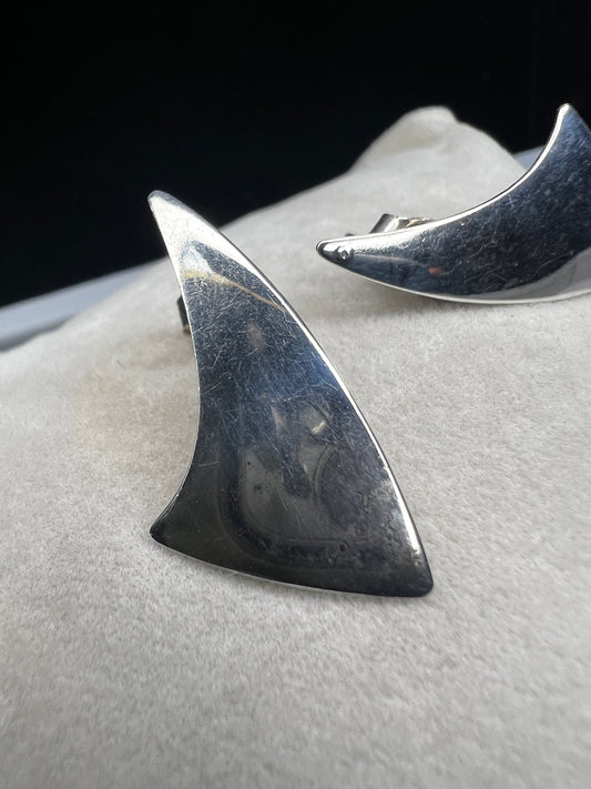 These sterling silver shark fin earrings combine elegant craftsmanship with a nod to oceanic adventure. Perfectly sized for everyday wear, they offer a subtle yet distinctive accessory for beach enthusiasts.