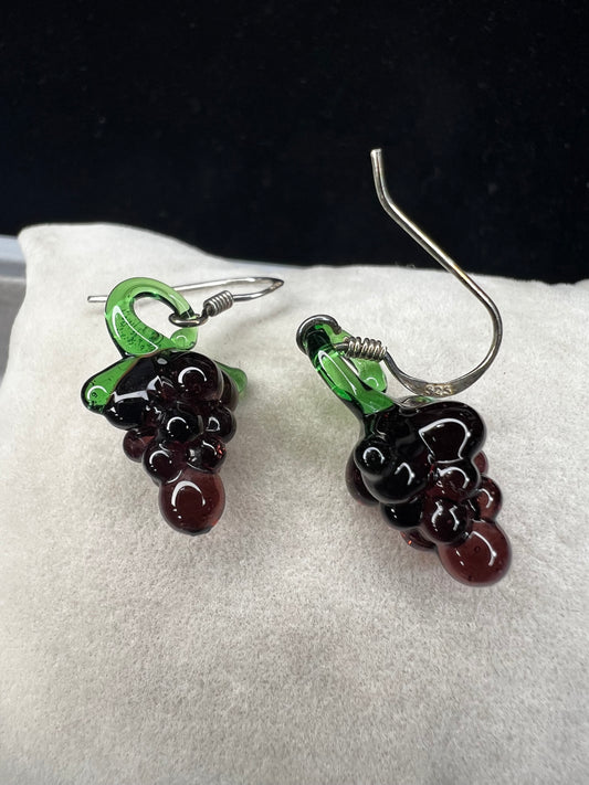 This is a great little pair of earrings. They feature glass grapes with sterling silver hooks.