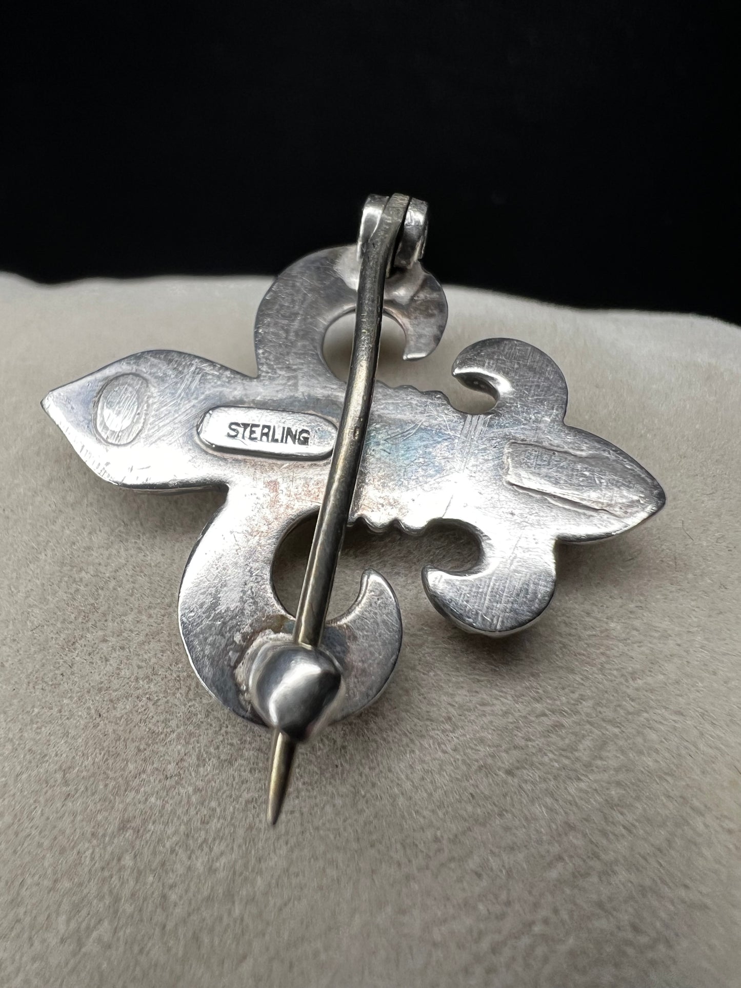 Elevate your vintage jewelry collection with this exquisite sterling silver Fleur De Lis brooch. Crafted with meticulous detail work, this timeless pin showcases the classic French symbol in sterling silver. Perfect for adding sophistication to any outfit or displaying as a treasured collectible.