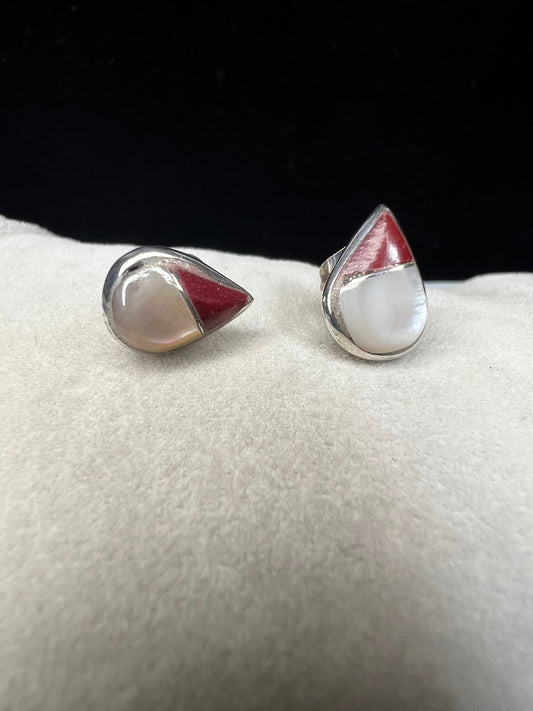 These small vintage sterling silver earrings feature delicate mother of pearl inlays accented with a splash of color. Their classic design adds a vintage-inspired touch that complements both casual and formal ensembles with subtle sophistication.