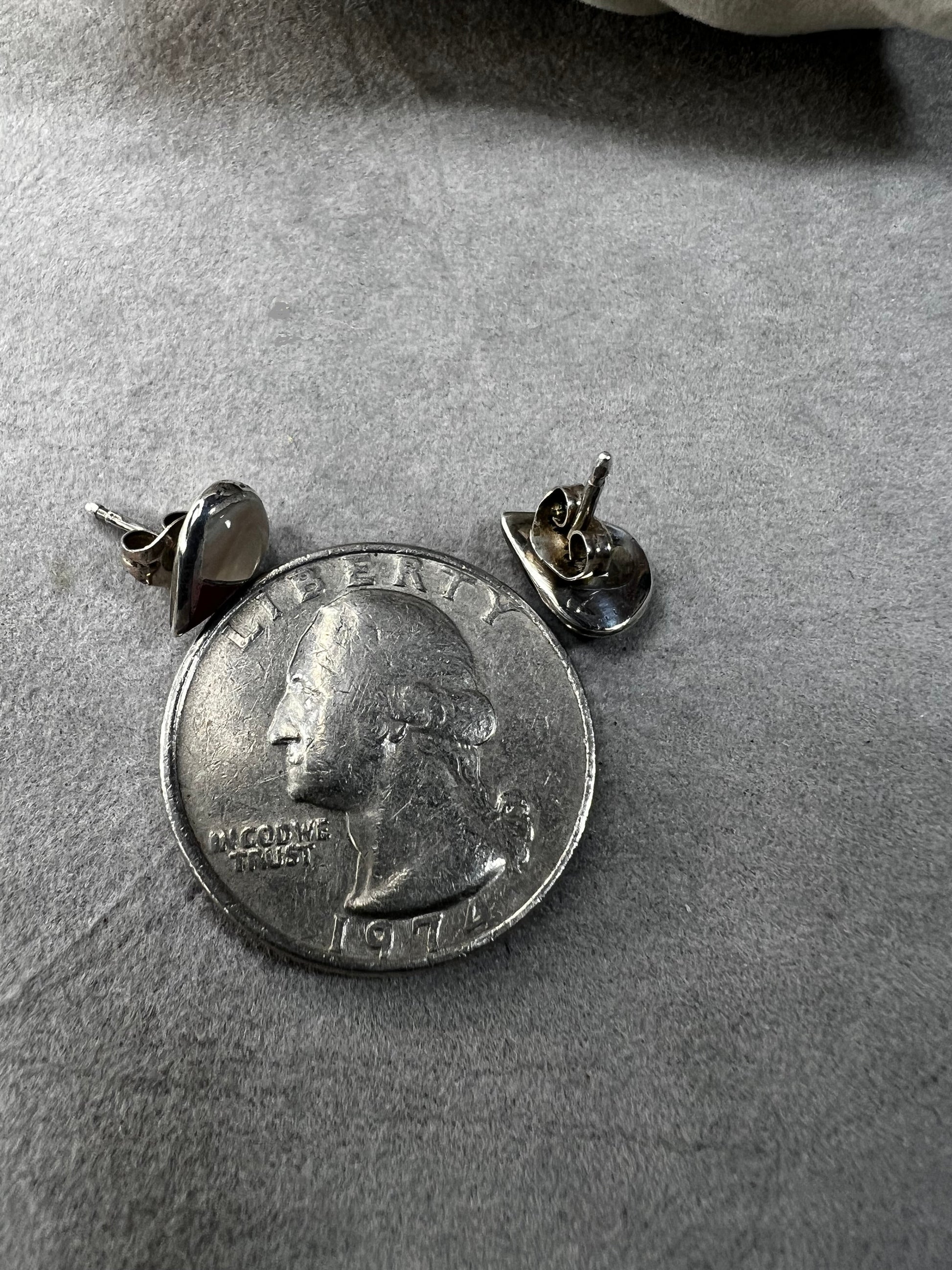 These small vintage sterling silver earrings feature delicate mother of pearl inlays accented with a splash of color. Their classic design adds a vintage-inspired touch that complements both casual and formal ensembles with subtle sophistication.