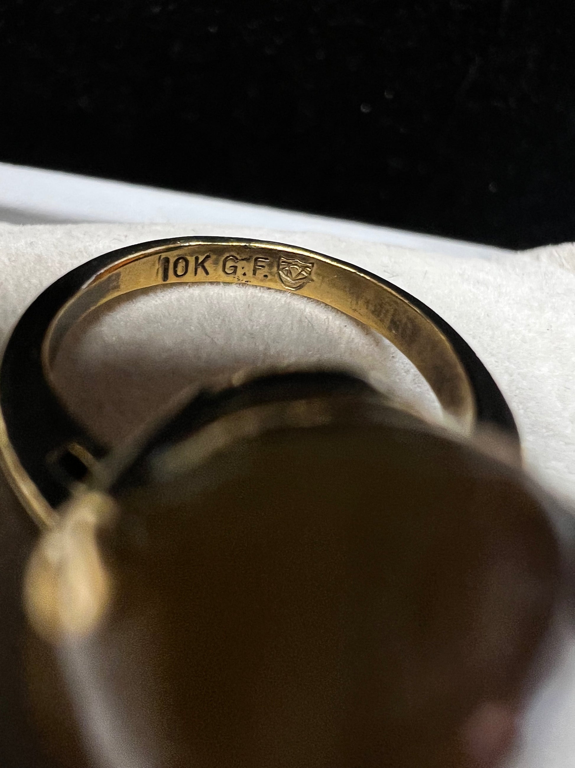 This 10 karat gold filled ring features a beautiful Tiger's Eye cabochon. Perfect for adding some sophistication to your outfit.