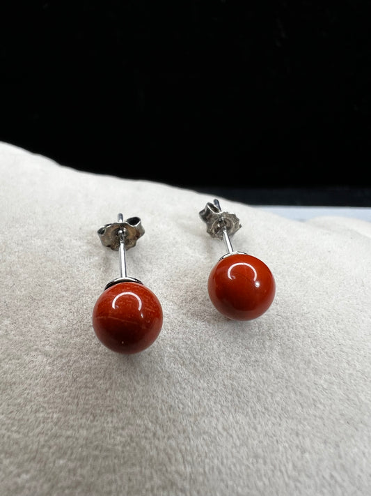 These sterling silver stud earrings feature natural jasper stones, blending classic design with a touch of earthy elegance. Perfect for adding a subtle, supportive accent to any outfit.