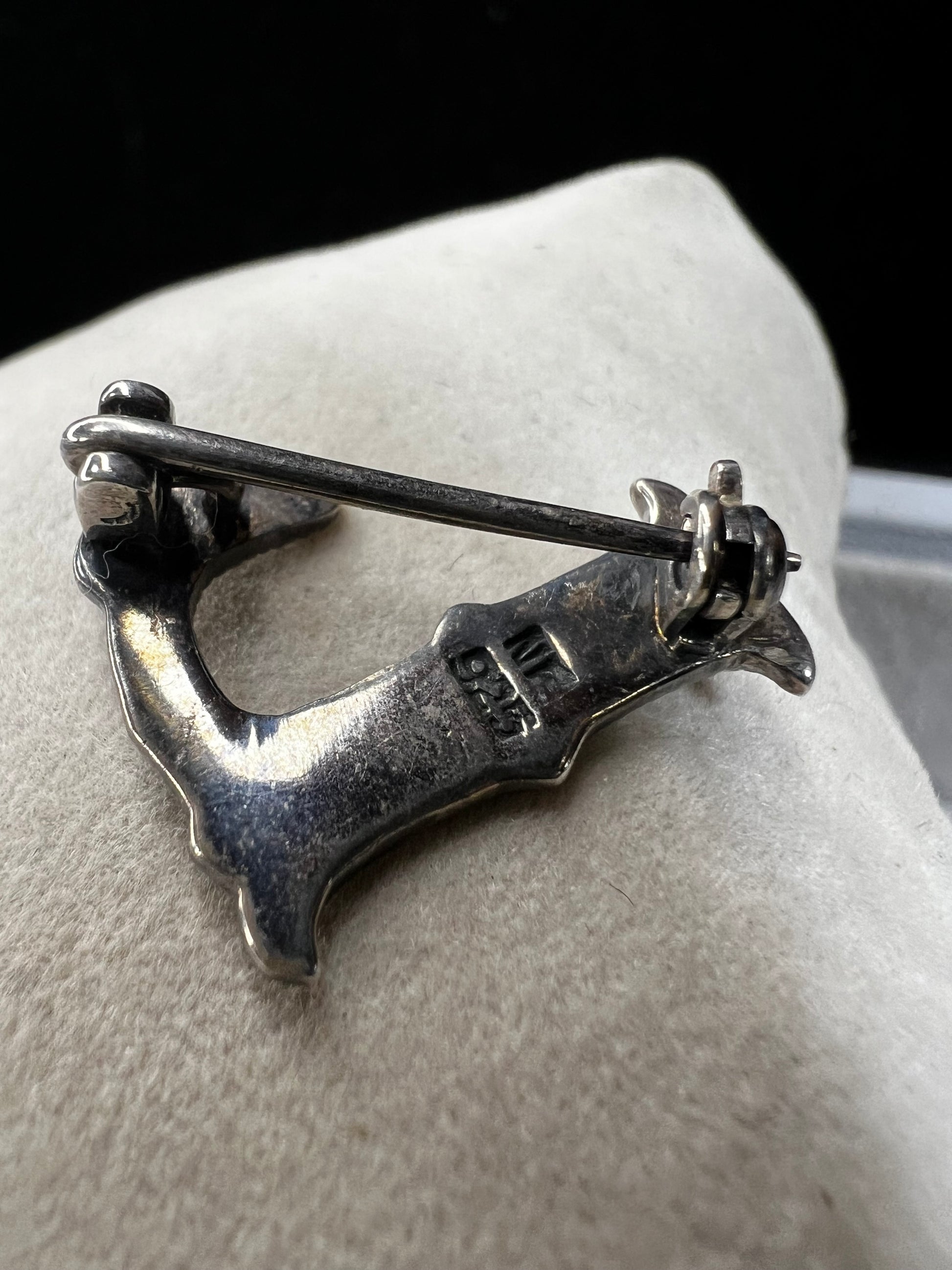 This sterling silver and marcasite pin shaped like an "L" adds a subtle, timeless vintage charm to any outfit. Its delicate design offers a perfect way to personalize your look with a touch of classic elegance.