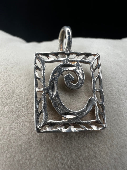 This sterling silver pendant features an elegant open work design with delicate diamond cuts, adding a refined touch to the classic "C" initial.